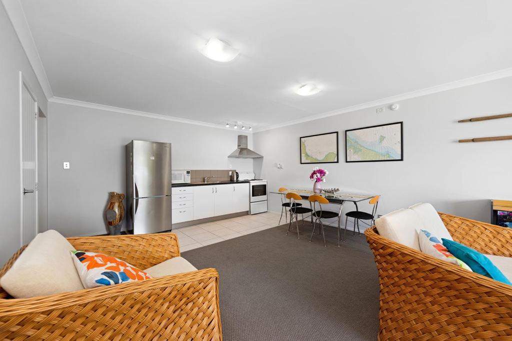 The Sandcastle - Papamoa Holiday Apartment ภายนอก รูปภาพ